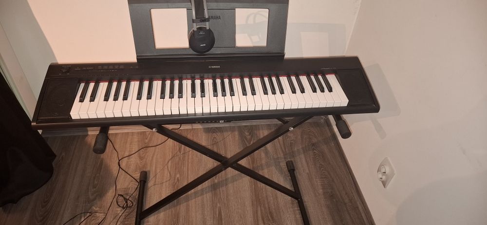 Yamaha piano NP-12B