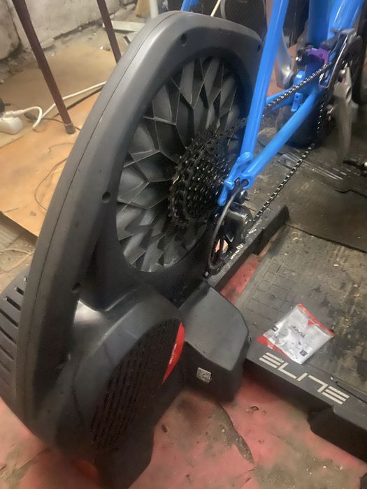 Vând  trainer Elite Direto