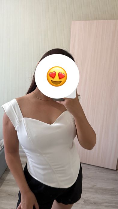 Продам женскую одежду каждая по 2500.