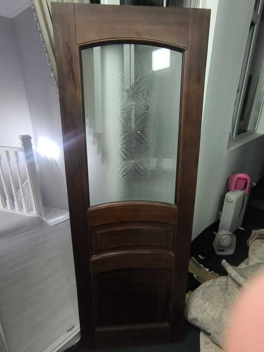 Деревянные двери со стеклом