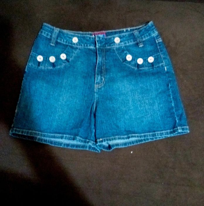 Pantaloni dama scurti