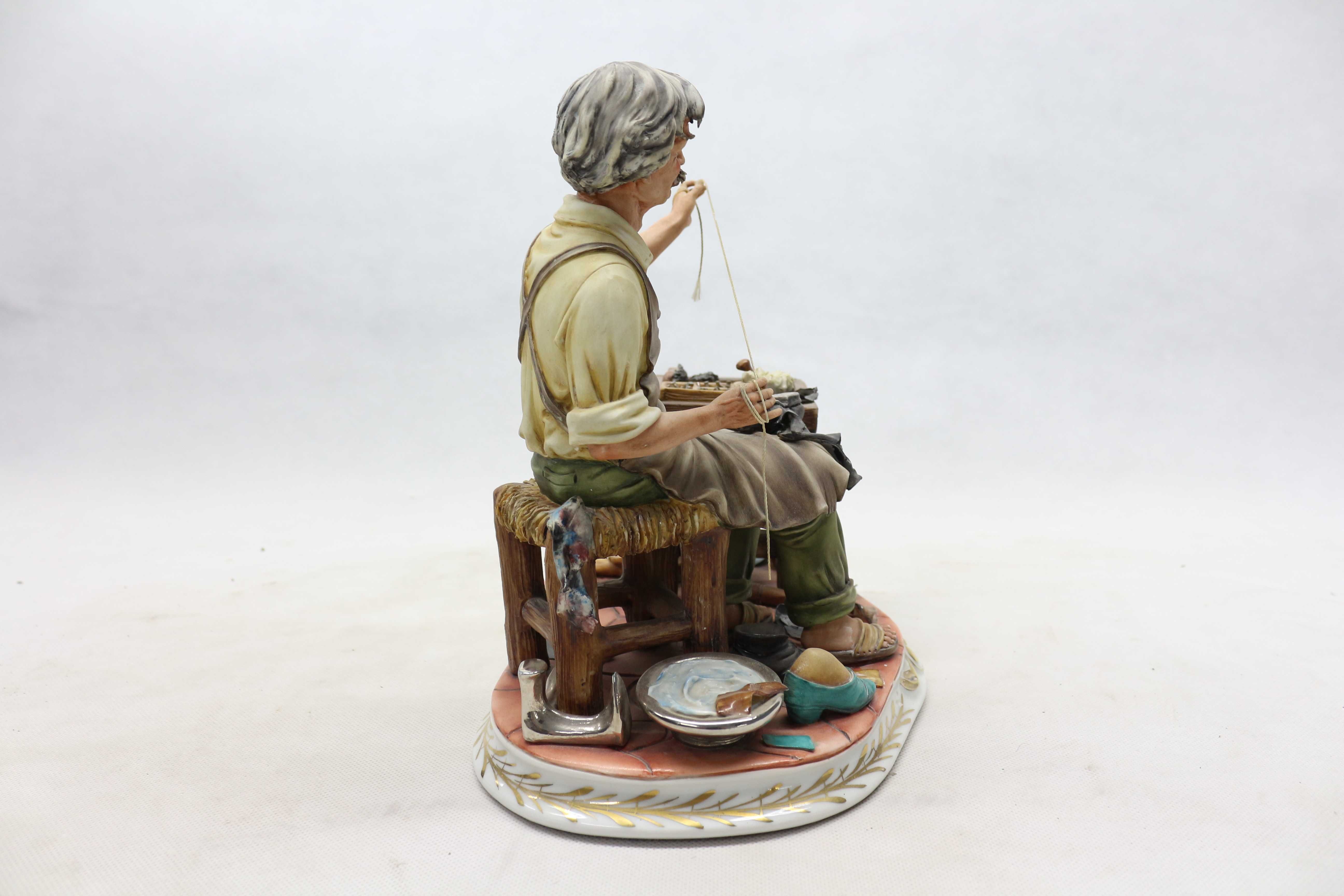 Статуэтка из фарфора Сапожник Италия Capodimonte