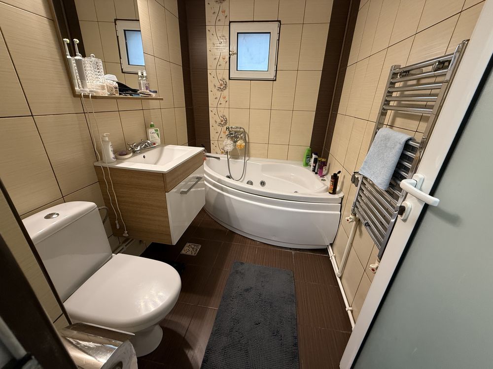 Vand apartament 4 camere
