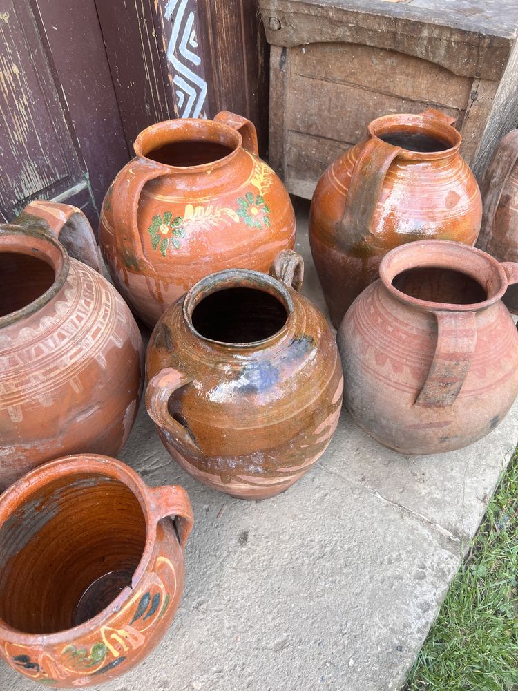 Vase vechi din ceramica /lut /oale vechi de pamant decorative