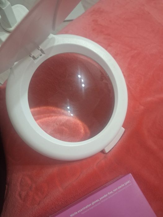 Lampa cosmetica cu lupă