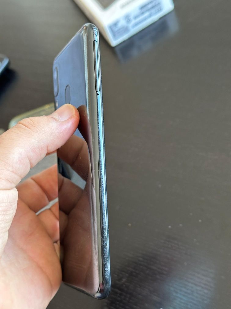 Samsung galaxy a20e 32/3gb