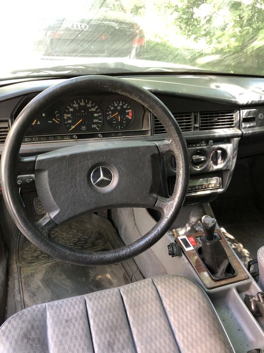 Два броя на части Мерцедес Е190 Mercedes E190 2000 куб.