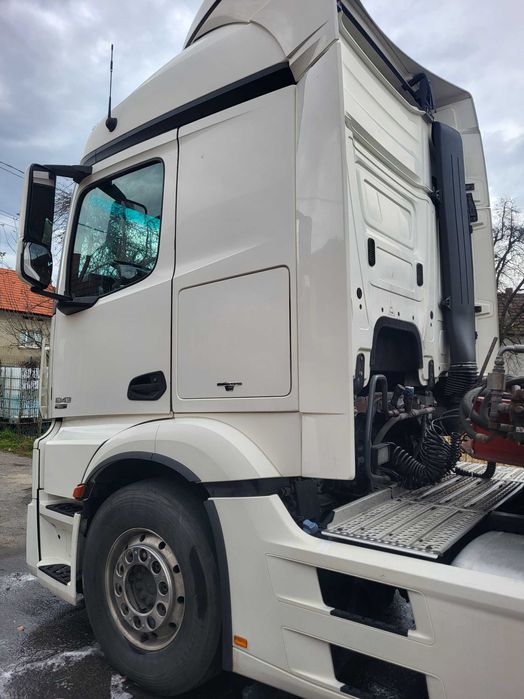 Vand cap tractor +remorca cisterna basculabila