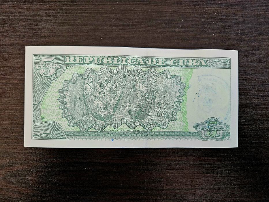 Банкнота 5 песо от Куба с марка