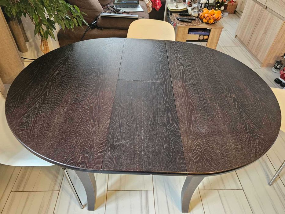 Разтегателна дървена трапезна маса