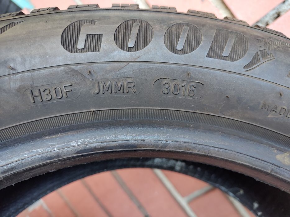 Продавам 4бр. Зимни гуми 205/55/16 Goodyear
