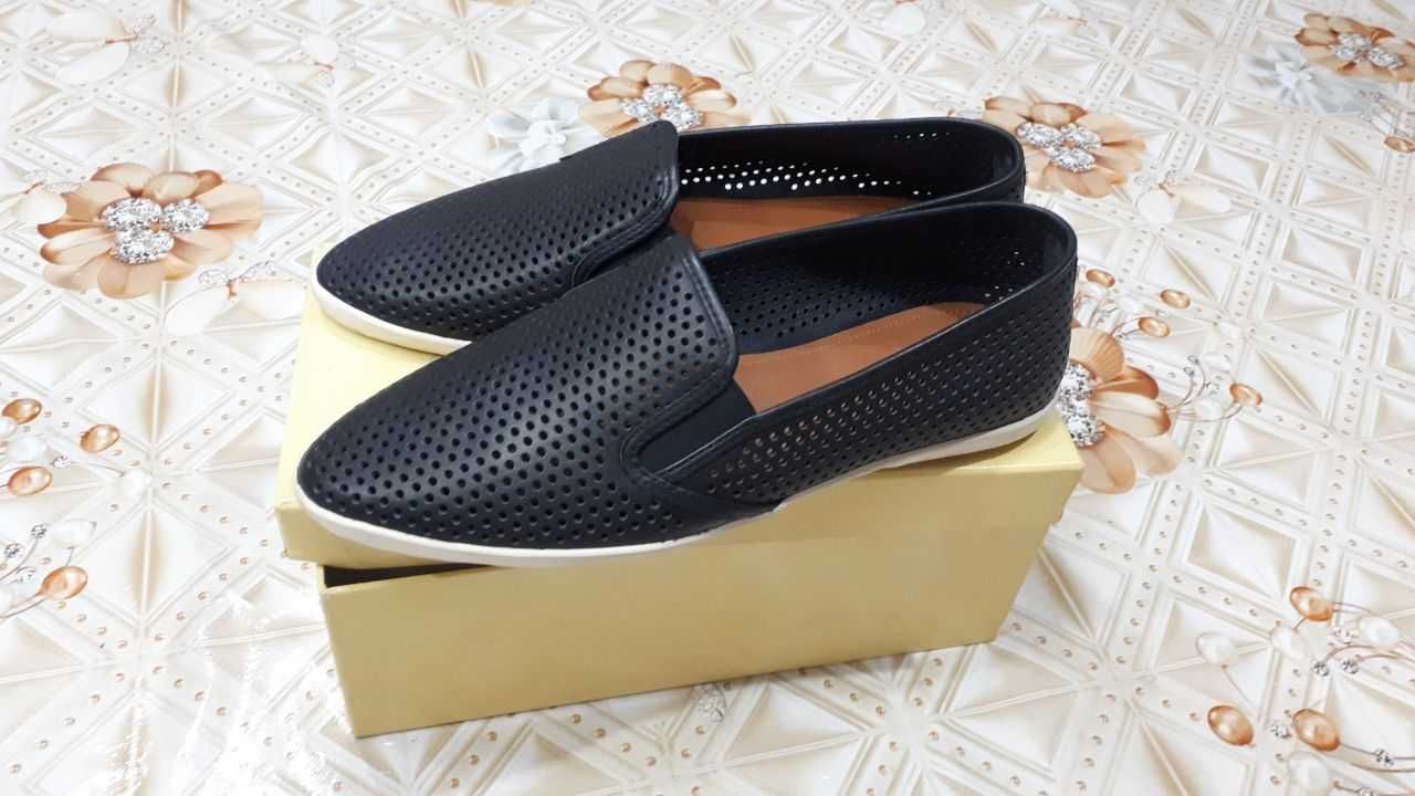 СРОЧНО ПРОДАЮТСЯ!!! Кожаные женские мокасины фирмы Tory Burch