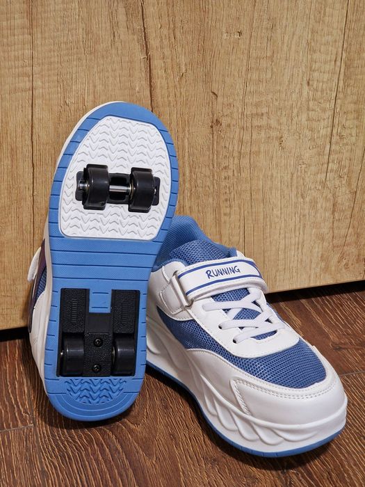 Adidasi cu role detașabile