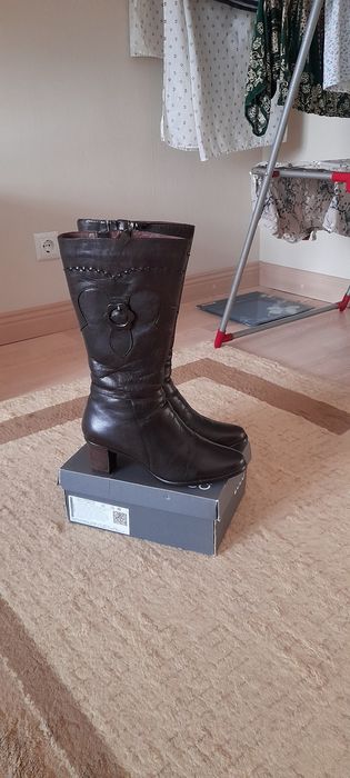 Сапоги зимние за две тыс.тг.