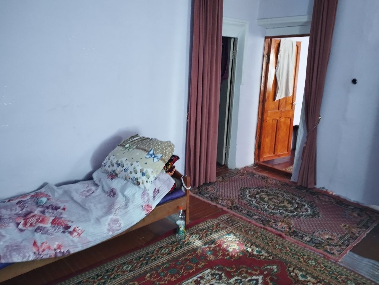 Uy sotiladi 5 sotix yer maydoni hamma sharoitlari joyda Manzil Ziyokor