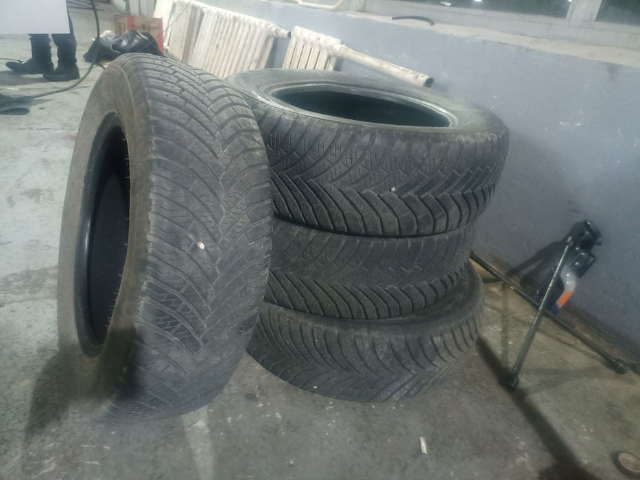 Продам всё сезоны свежие шини размер 15