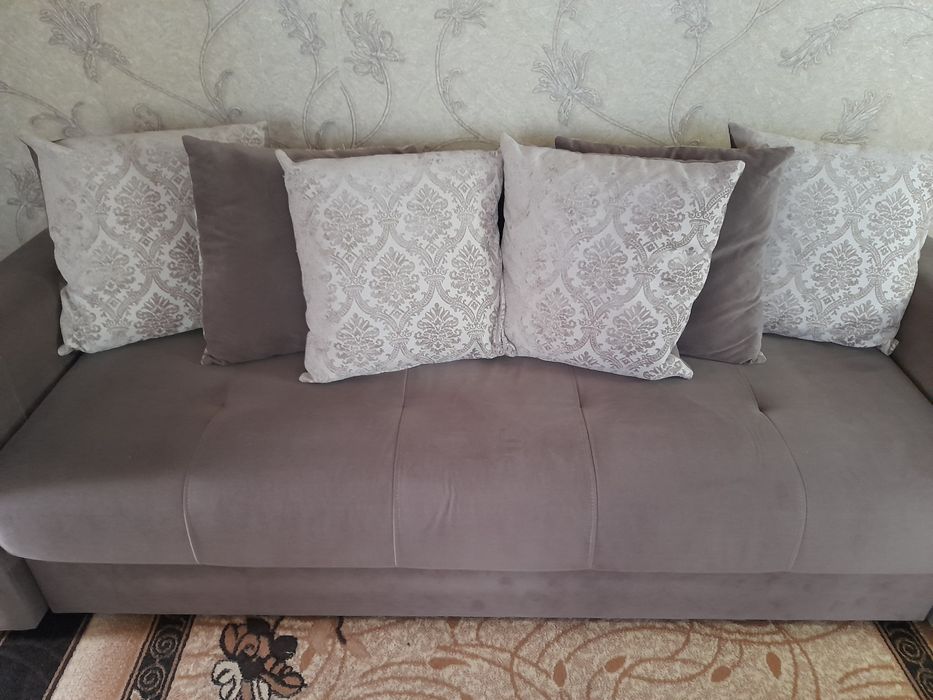 Диван,мягкий уголок продам
