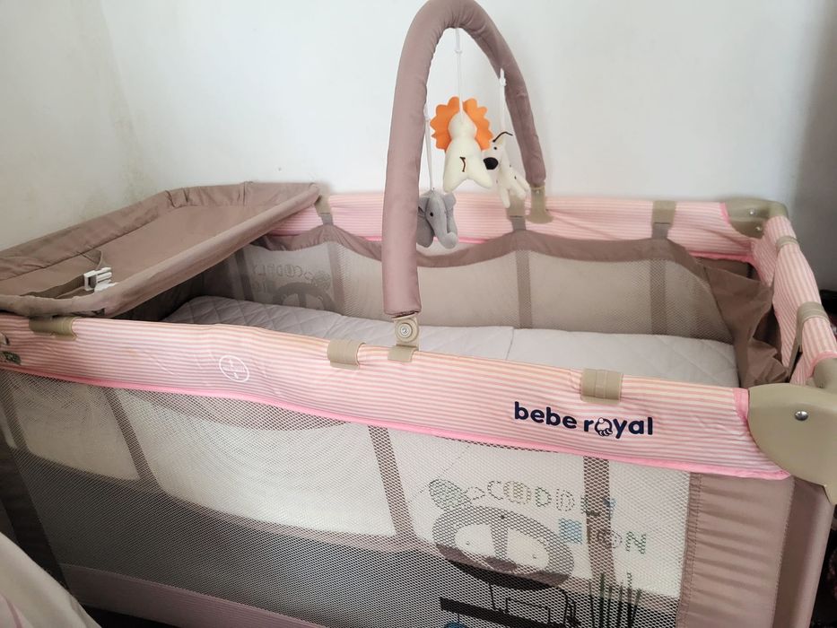 Patut pliabil Bebe Royal cu doua niveluri de inaltime si accesorii