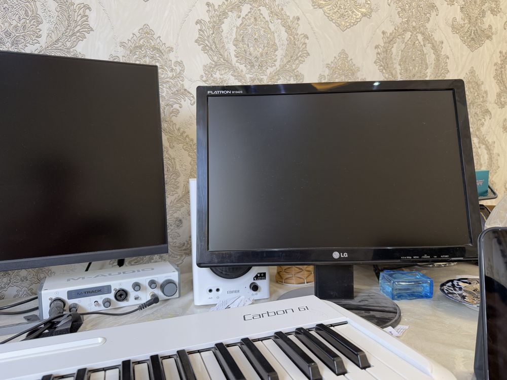 Tayyor studia sotiladi. B2, m-audio, edifier mr4, samsun carbon61 midi