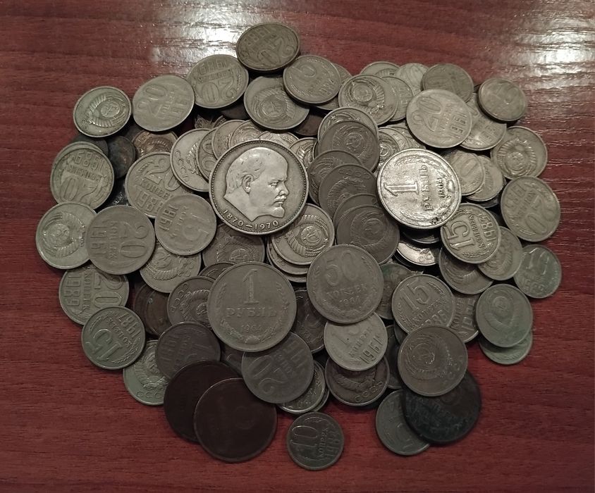 Продам Монеты 100штук за 4000тг. Район Бурова