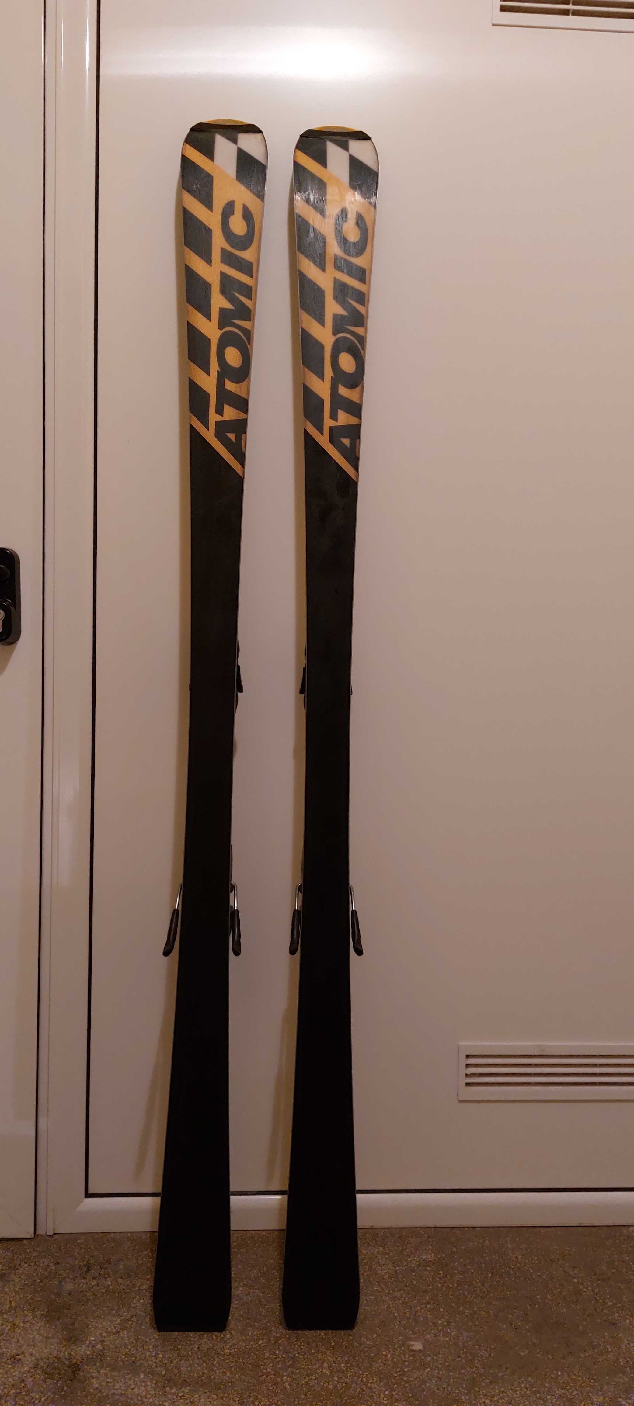 Schiuri slalom Atomic