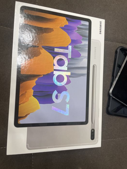 Samsung Galaxy Tab S7 с чехлом