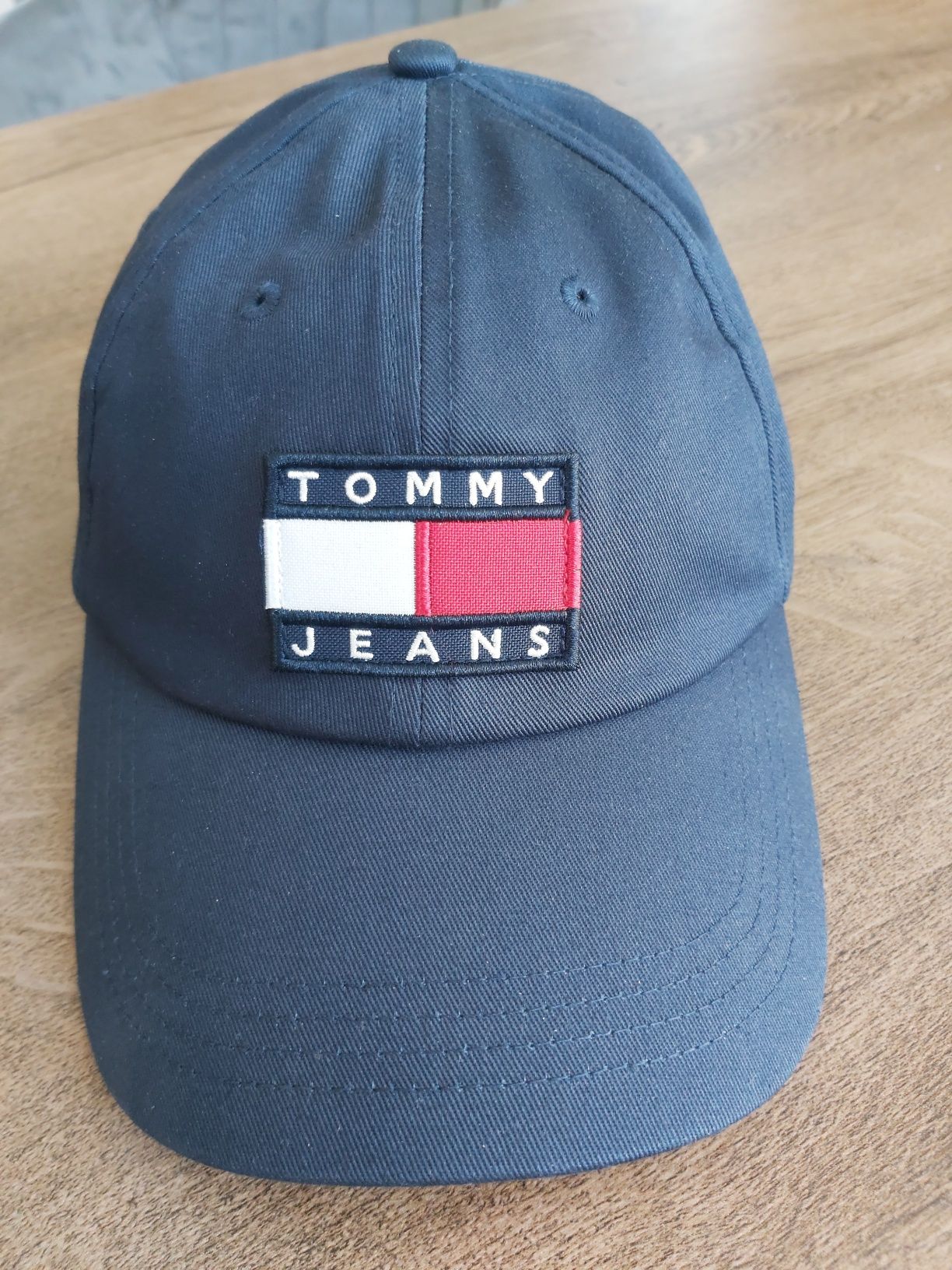 Шапка с козирка Tommy Jeans