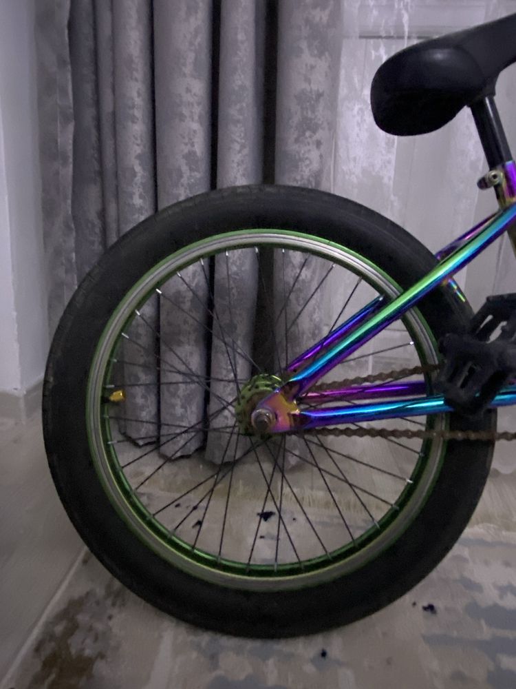 Продам Bmx неоновый цвет