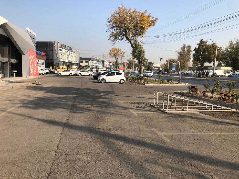 Срочно сдаётся премиум Автосалон 600 м² на выгодных условиях.