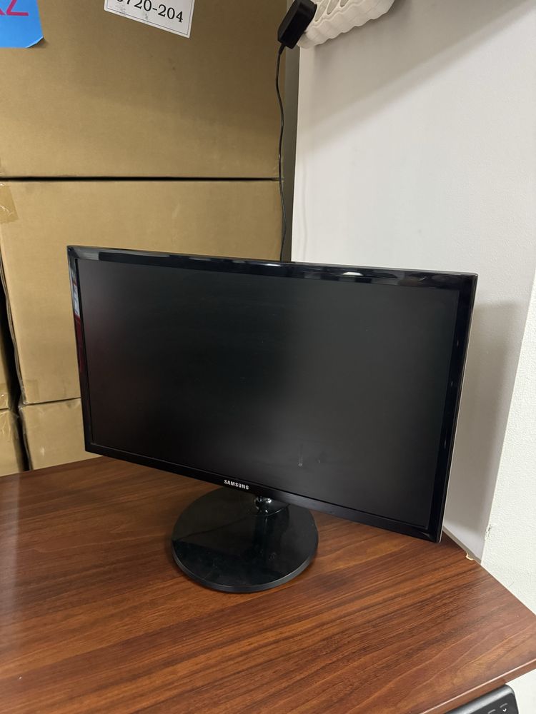 Монитор Samsung 23.5