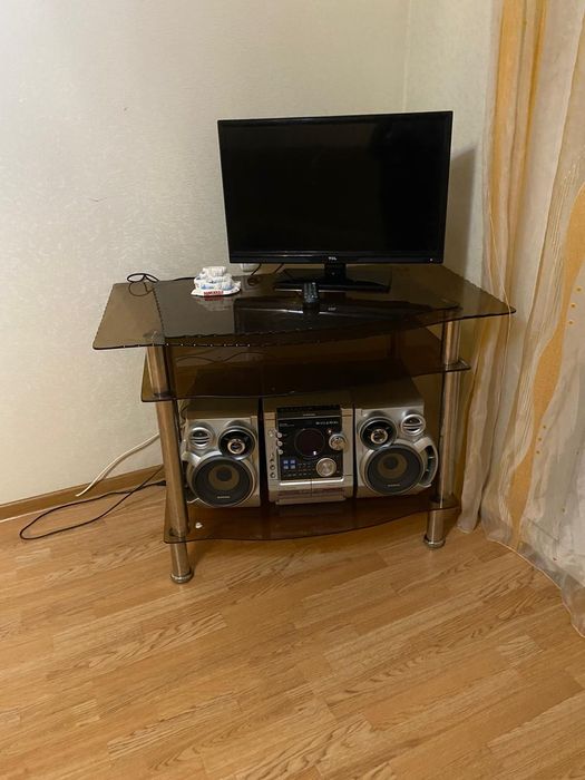 Продам подставку для телевизора в хорошем состоянии