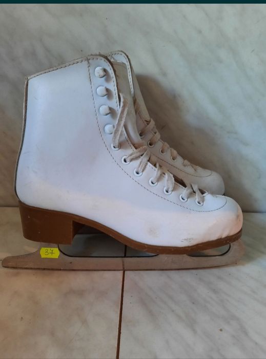Patine 37 gheata profesionale patinaj artistic piele marime 37 (24 cm)