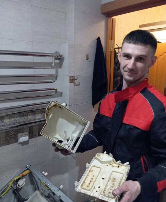 Опытный мастер по ремонту стиральных машин