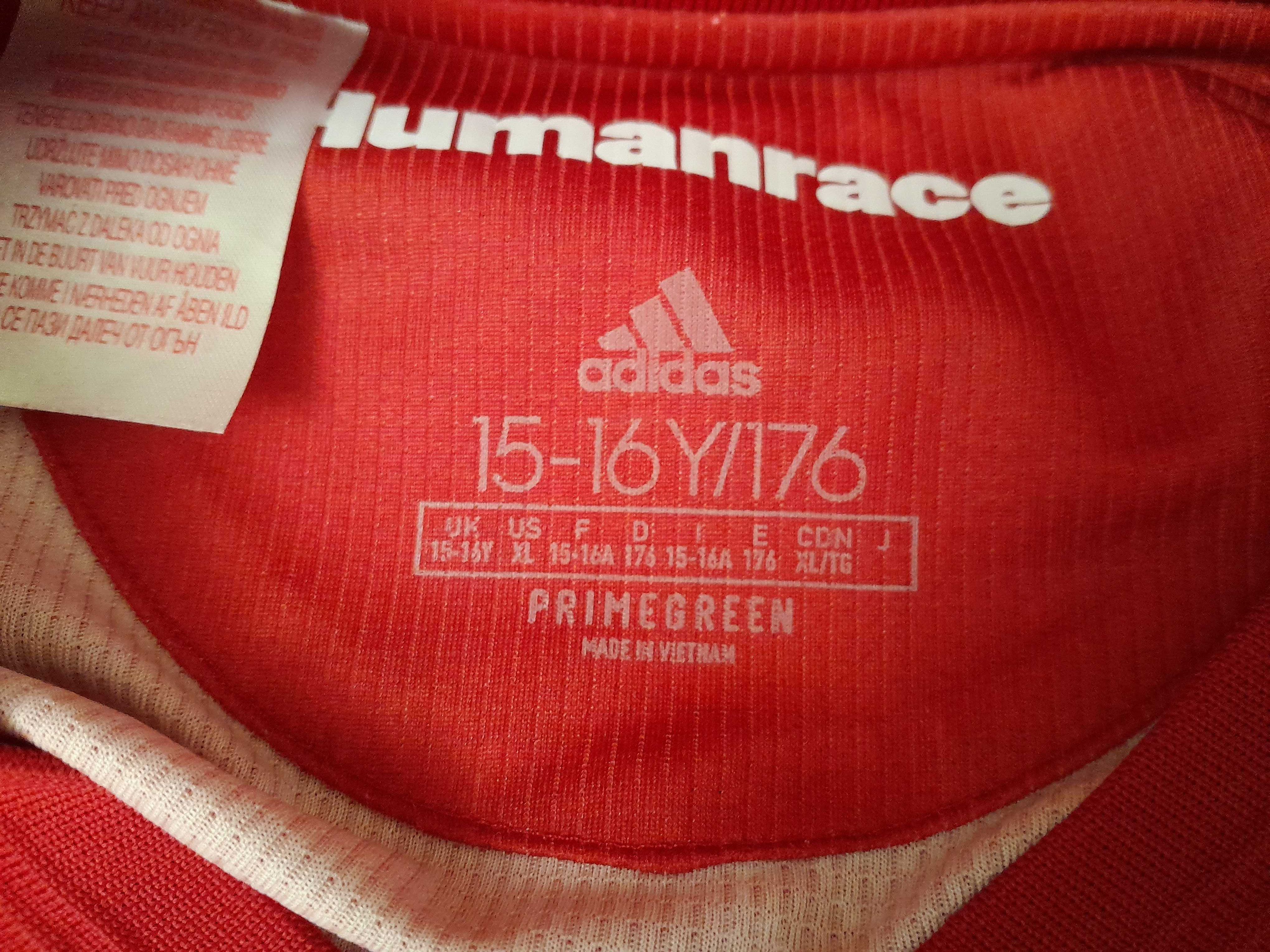Продавам оригинална тениска Bayern Munich x Pharrell Williams artworks