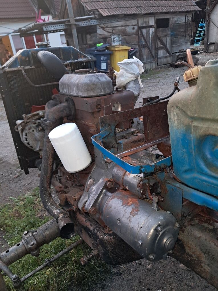 Motor ptr. tractor în 2 pistoane FIAT - 300