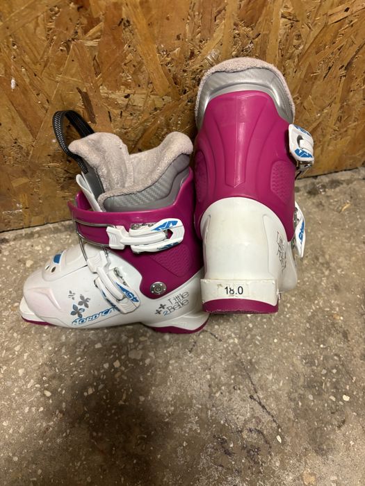 Vand clapari de fete