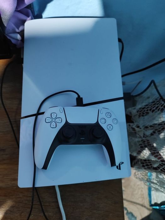 Ps5 slim, cu port disc și maneta originală