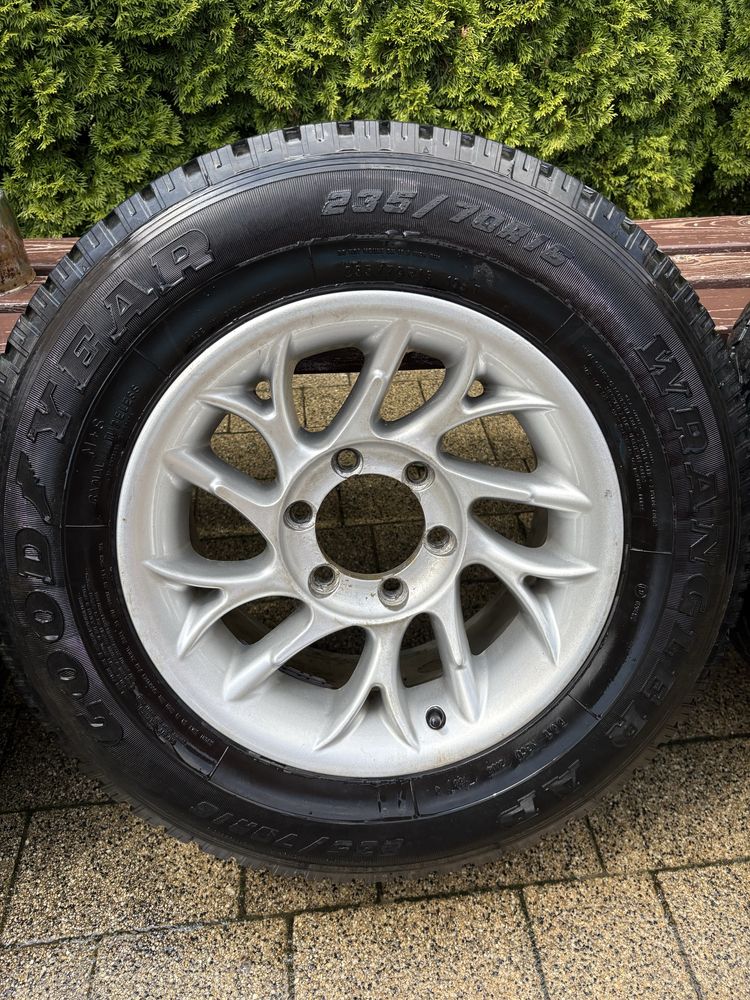 Vând set de jante cu anvelope 235/70r16