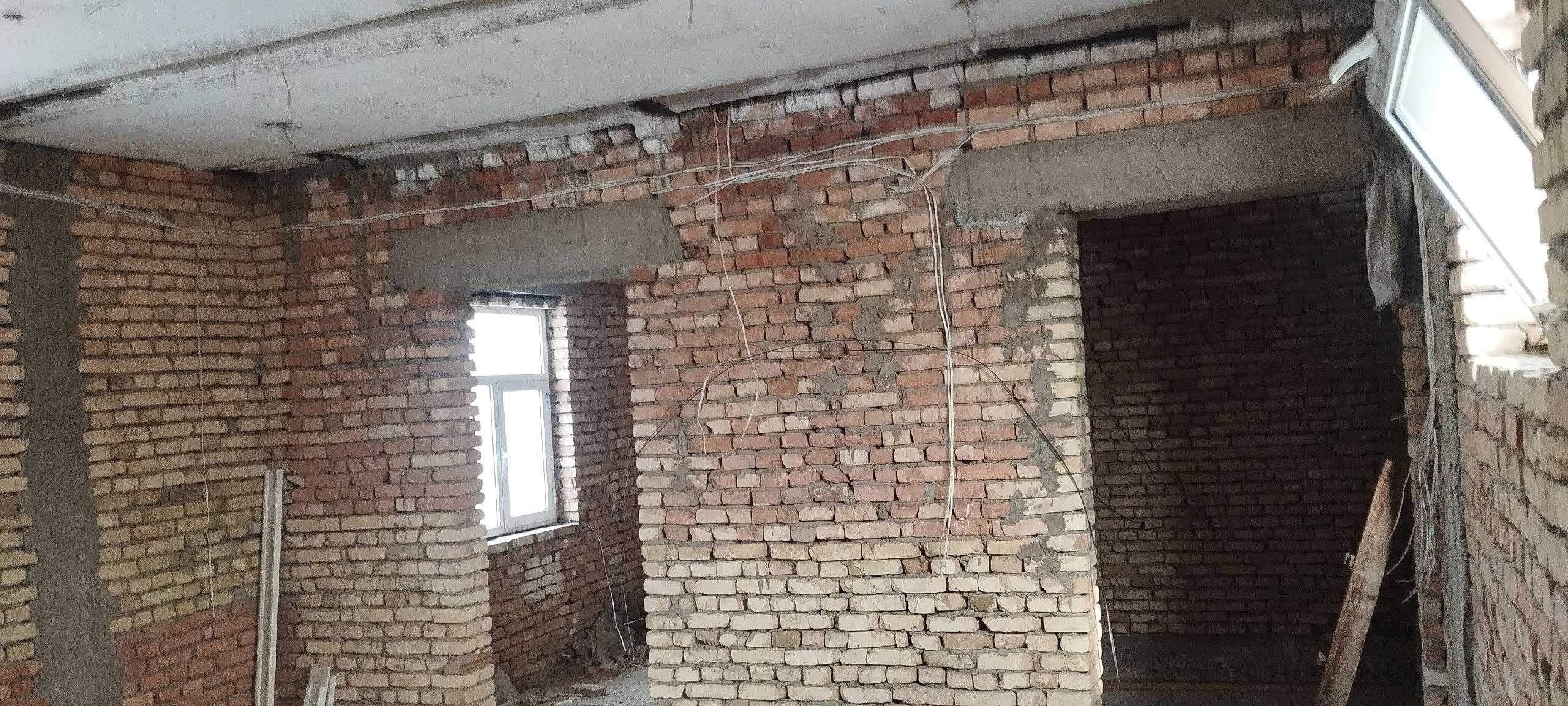 Продам здание (1 этаж - магазин, 2-этаж - квартира, 3-й этаж-мансарда)
