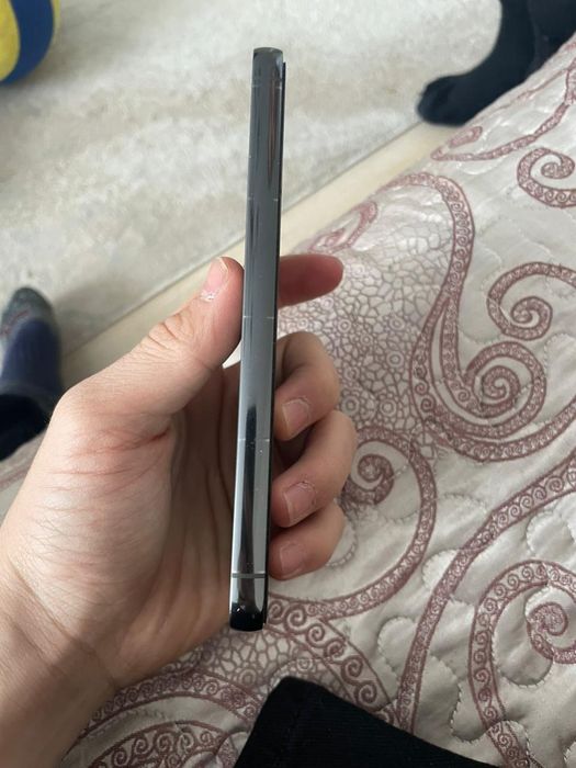 Samsung s23 практически новый