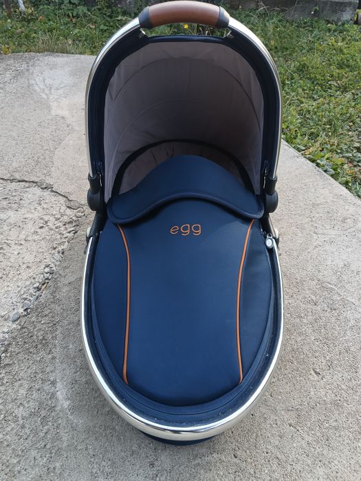 Vând Cărucior Egg 2 in 1 Regal Navy( albastru)