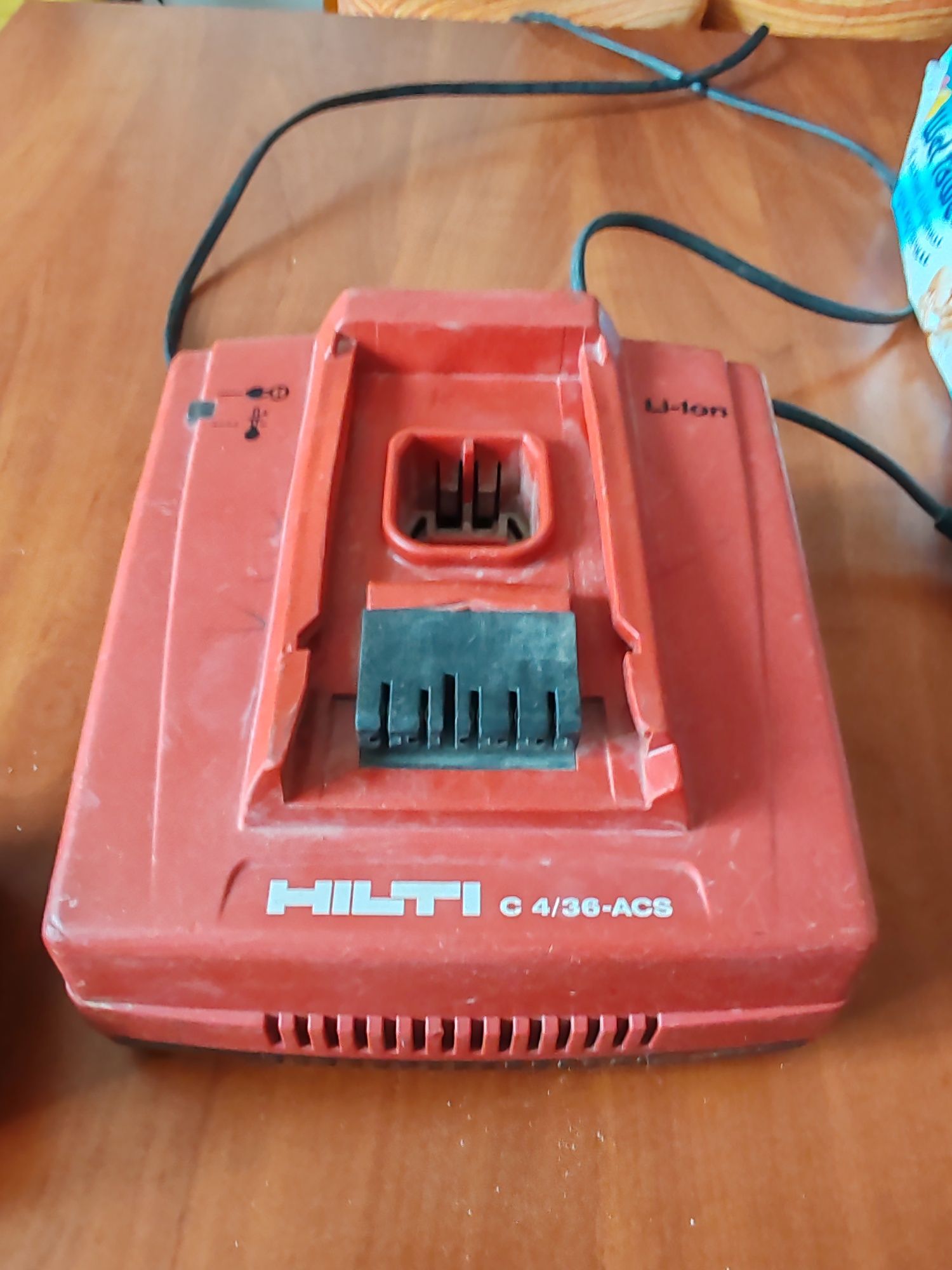 Hilti Зарядно и батерия