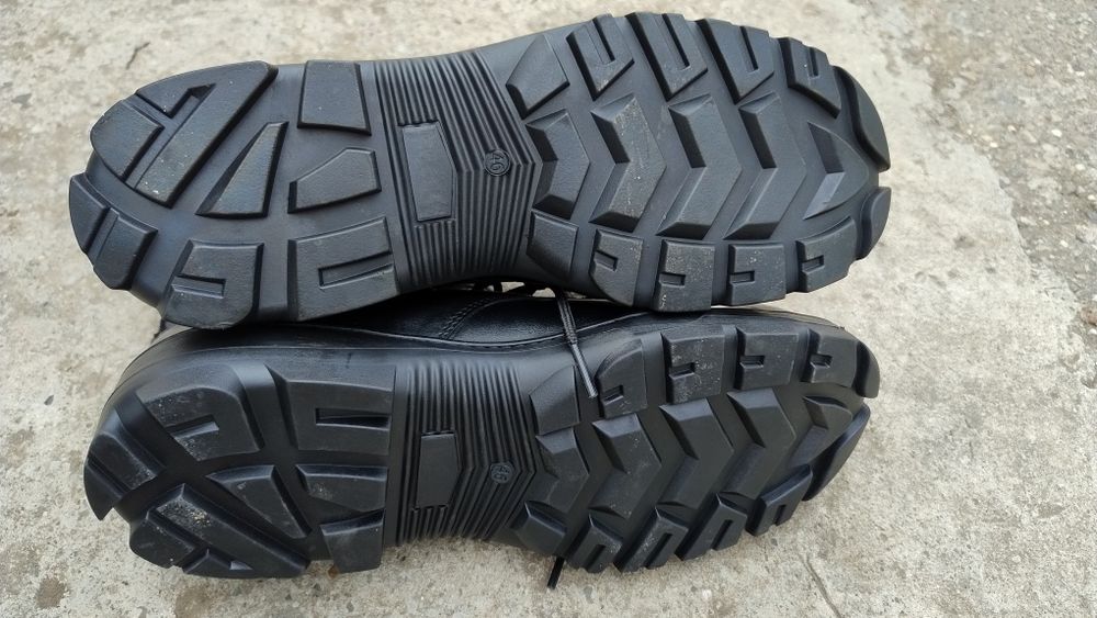 Bocanci bărbătești, noi, mărimea 46