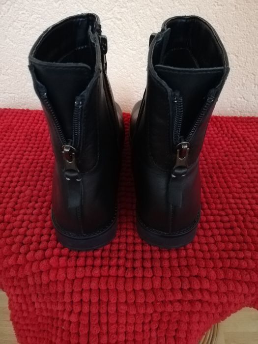 Ghete piele naturala Helvesko nr 37