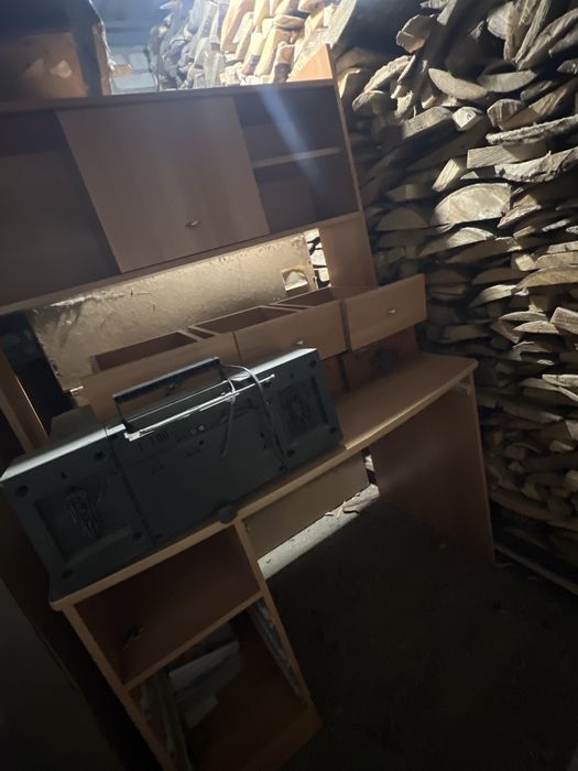 Продам письменный стол ученический с надставкой