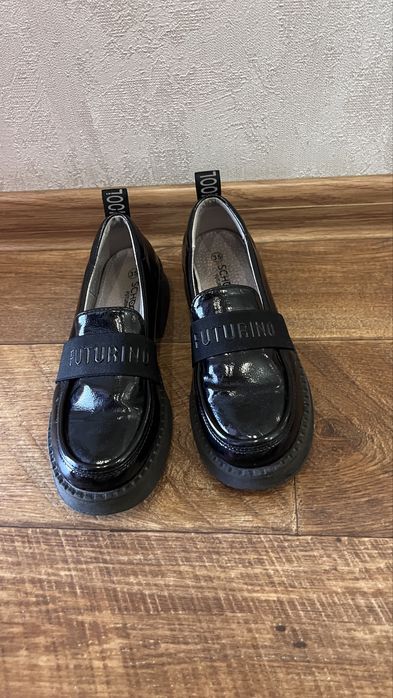 Кроссовка, лоферы на девочку