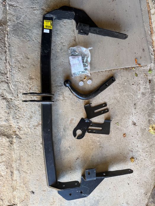 Теглич за Тойота Рав 4