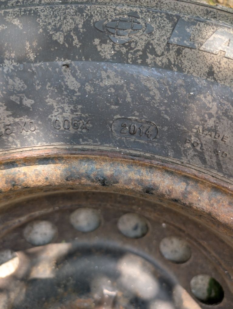 Vând set jante Toyota RAV4 2003 de tabla cu cauciucuri de iarnă