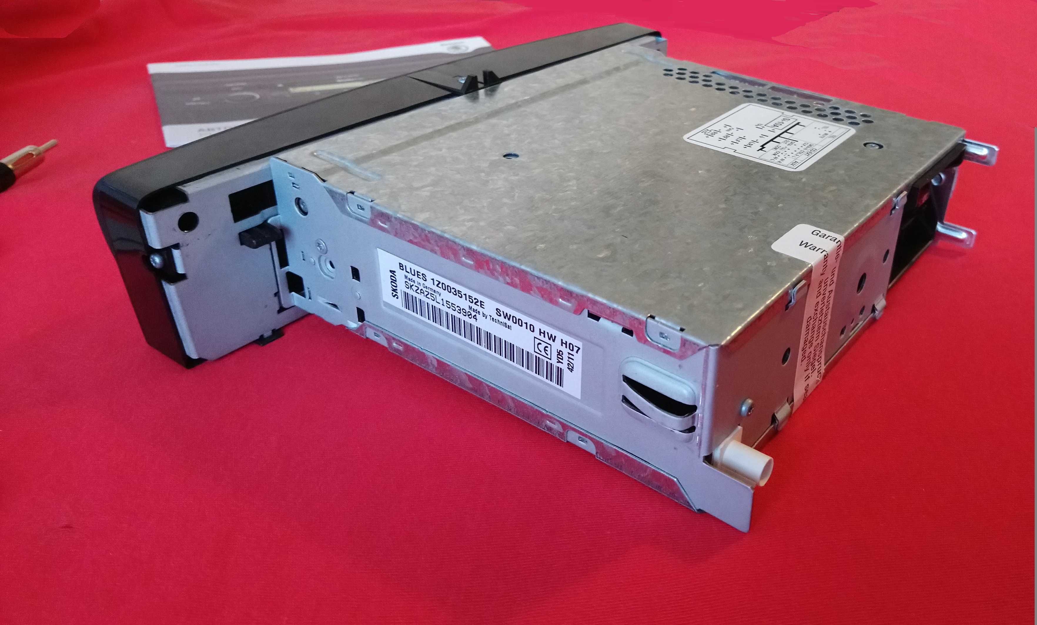 Продавам оригинален CD-Player BLUES ŠKODA Auto