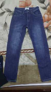 Привозные брюки джинсовые плотные новые размер 28 (на фото)
